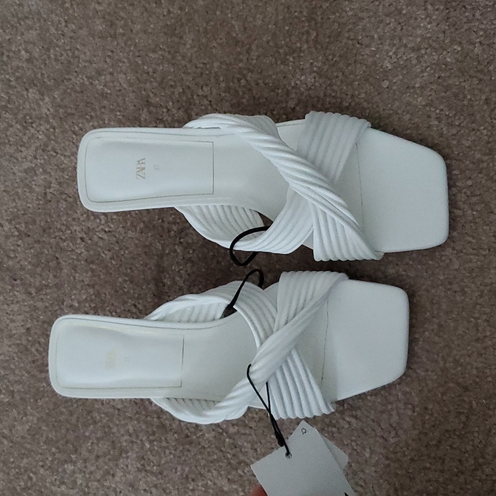 BNWT Zara Slip On Pleated White Sandals